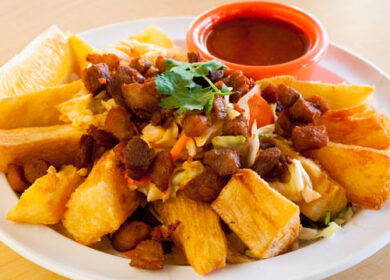 yuca-frita-chicharrón (1)
